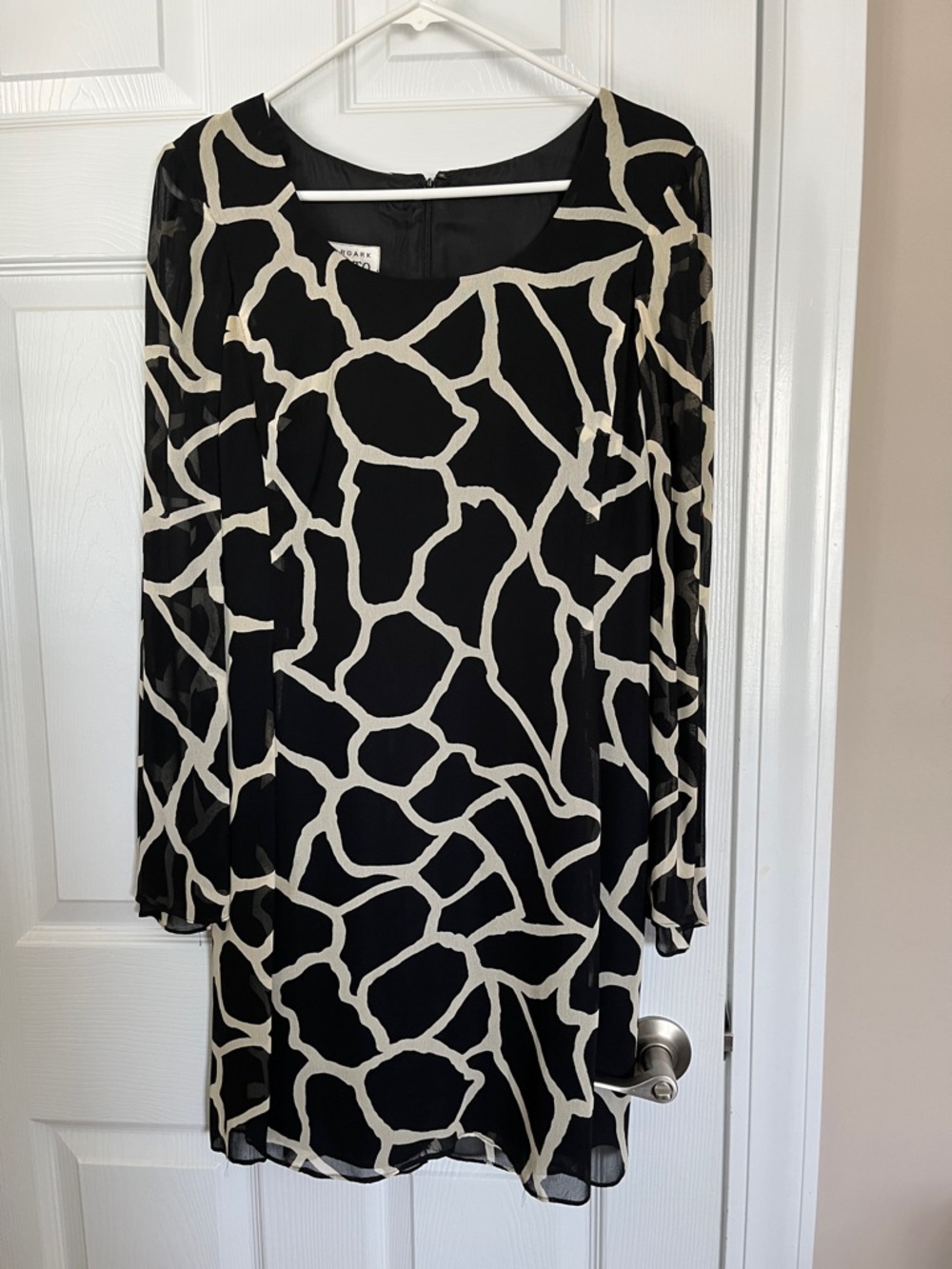 Black & Cream Abstract-Print Long-Sleeve Shift Dress